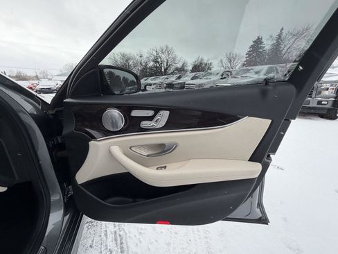Used 2017 Mercedes-Benz E 300 4MATIC image 25