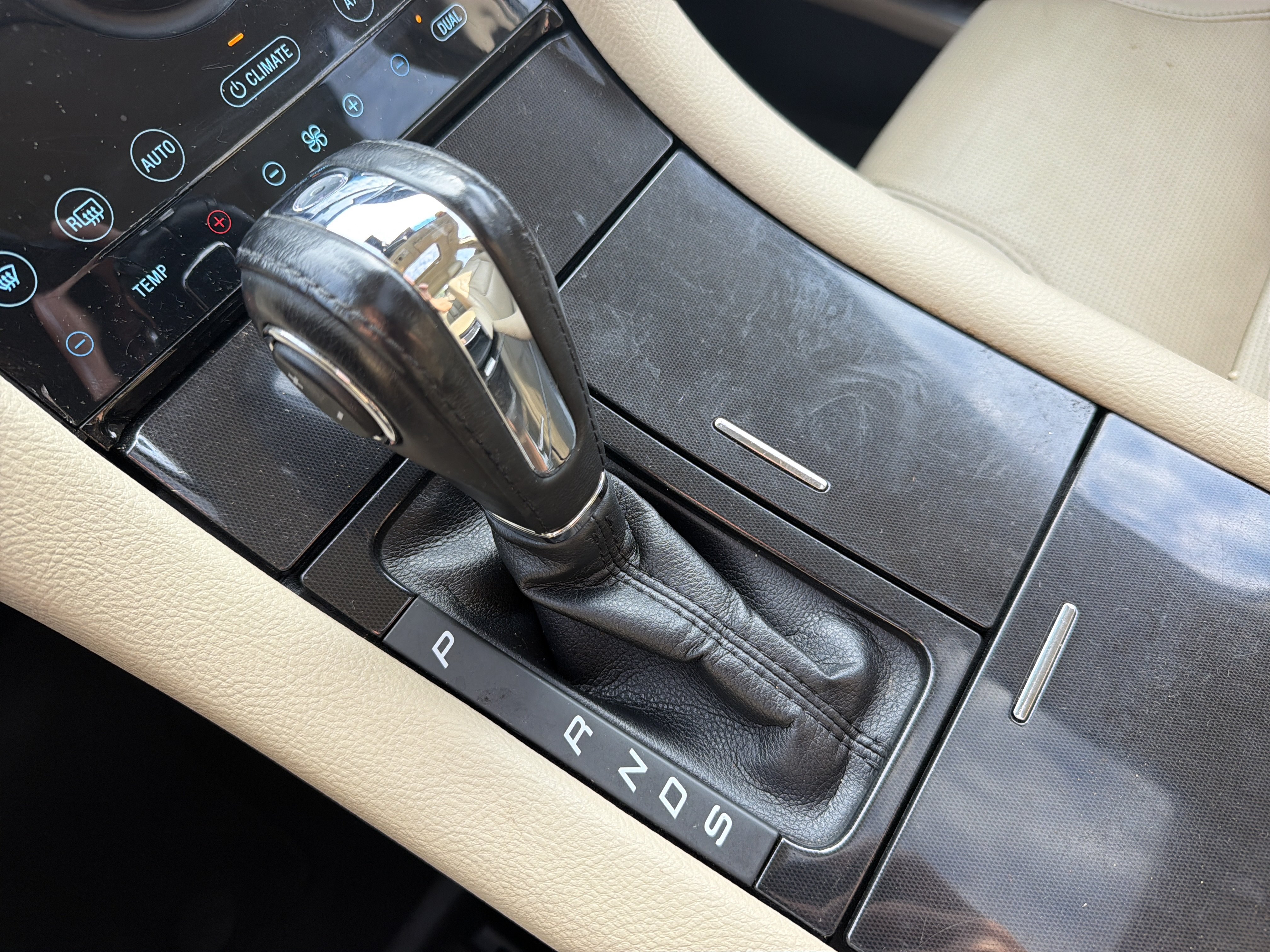 Used 2018 Ford Taurus Limited w/ Driver Assist Package FWD image 26