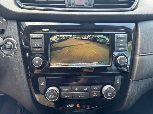 Used 2020 Nissan Rogue SV AWD/4WD image 16