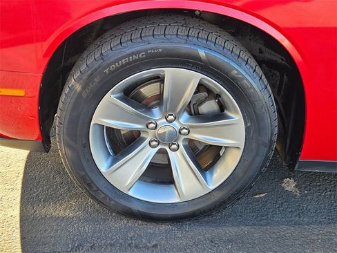 Used 2015 Dodge Challenger SXT w/ Driver Convenience Group image 37