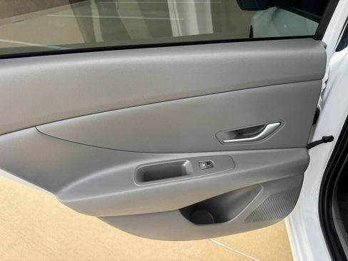 Used 2024 Hyundai Elantra SEL FWD image 25