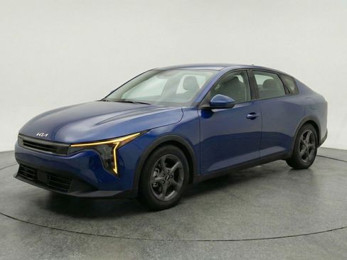 Used 2025 Kia K4 LXS image 3