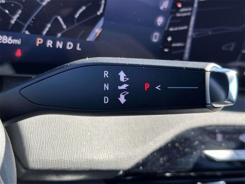 Used 2025 Buick Enclave Preferred image 6