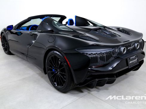 Used 2025 McLaren Artura Spider image 8