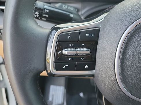 Used 2024 Kia Carnival EX FWD image 21