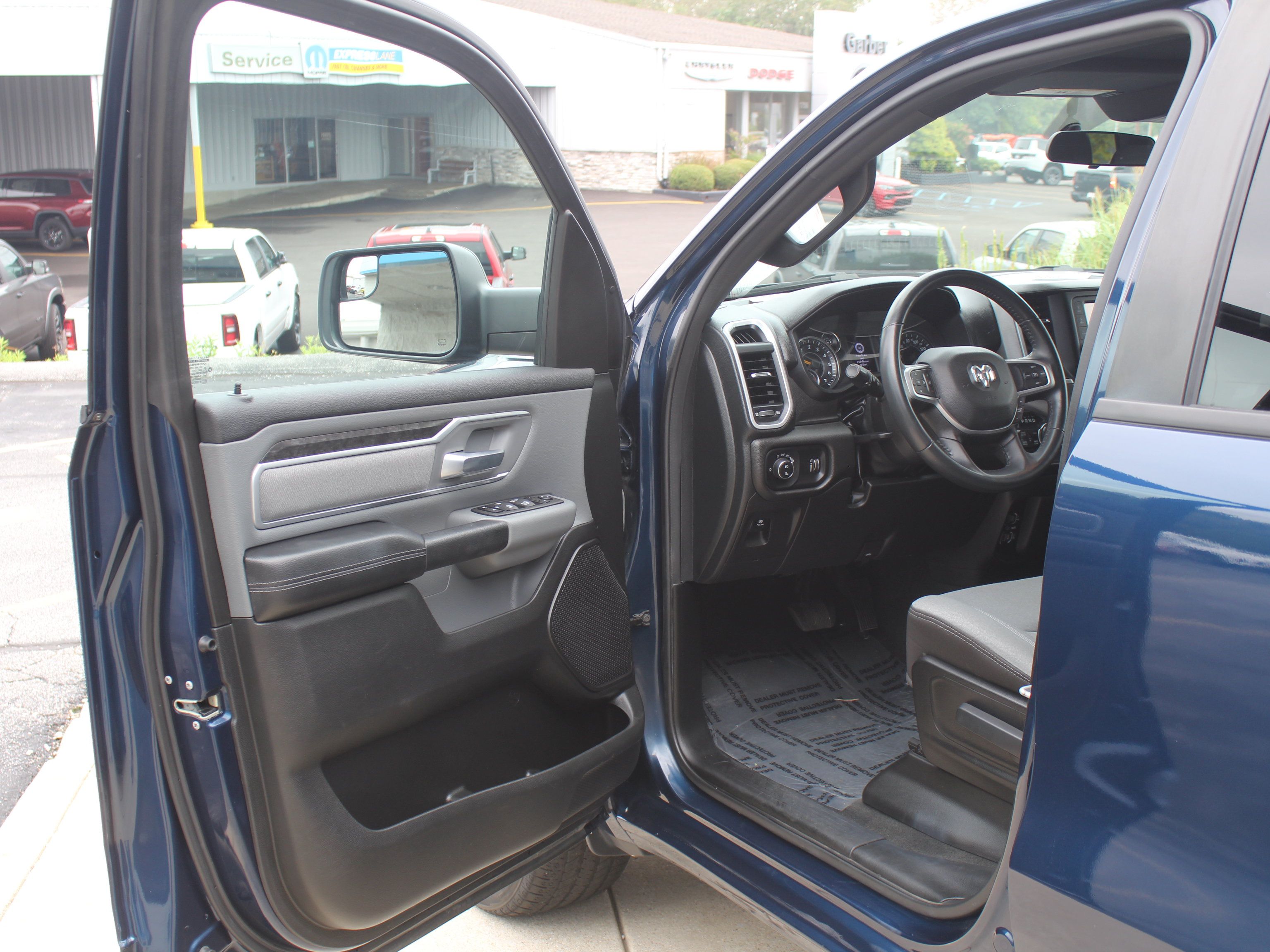 Used 2022 RAM 1500 Big Horn AWD/4WD image 12