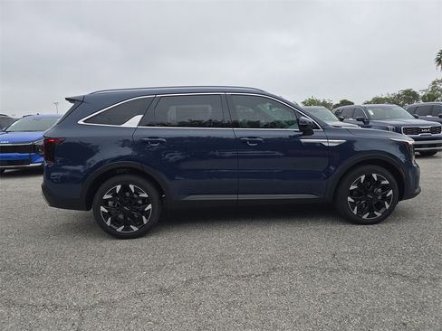 New 2026 Kia Sorento EX image 9