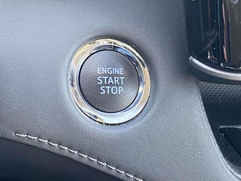 Used 2022 Toyota Highlander XLE image 24