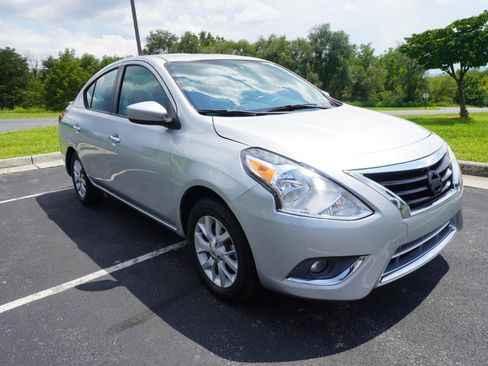 Used 2017 Nissan Versa SV w/ SV Special Edition Package FWD image 3