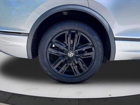Used 2022 Volkswagen Tiguan SE R-Line AWD/4WD image 35