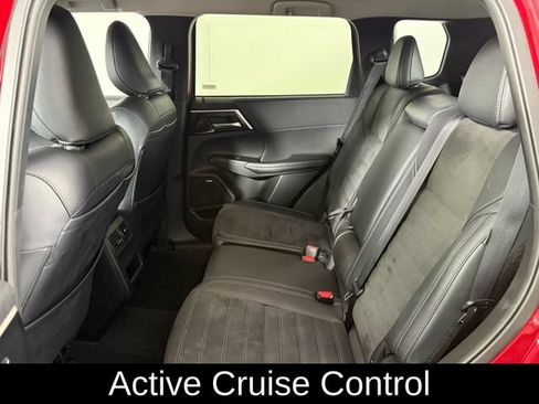Used 2025 Mitsubishi Outlander AWD image 15