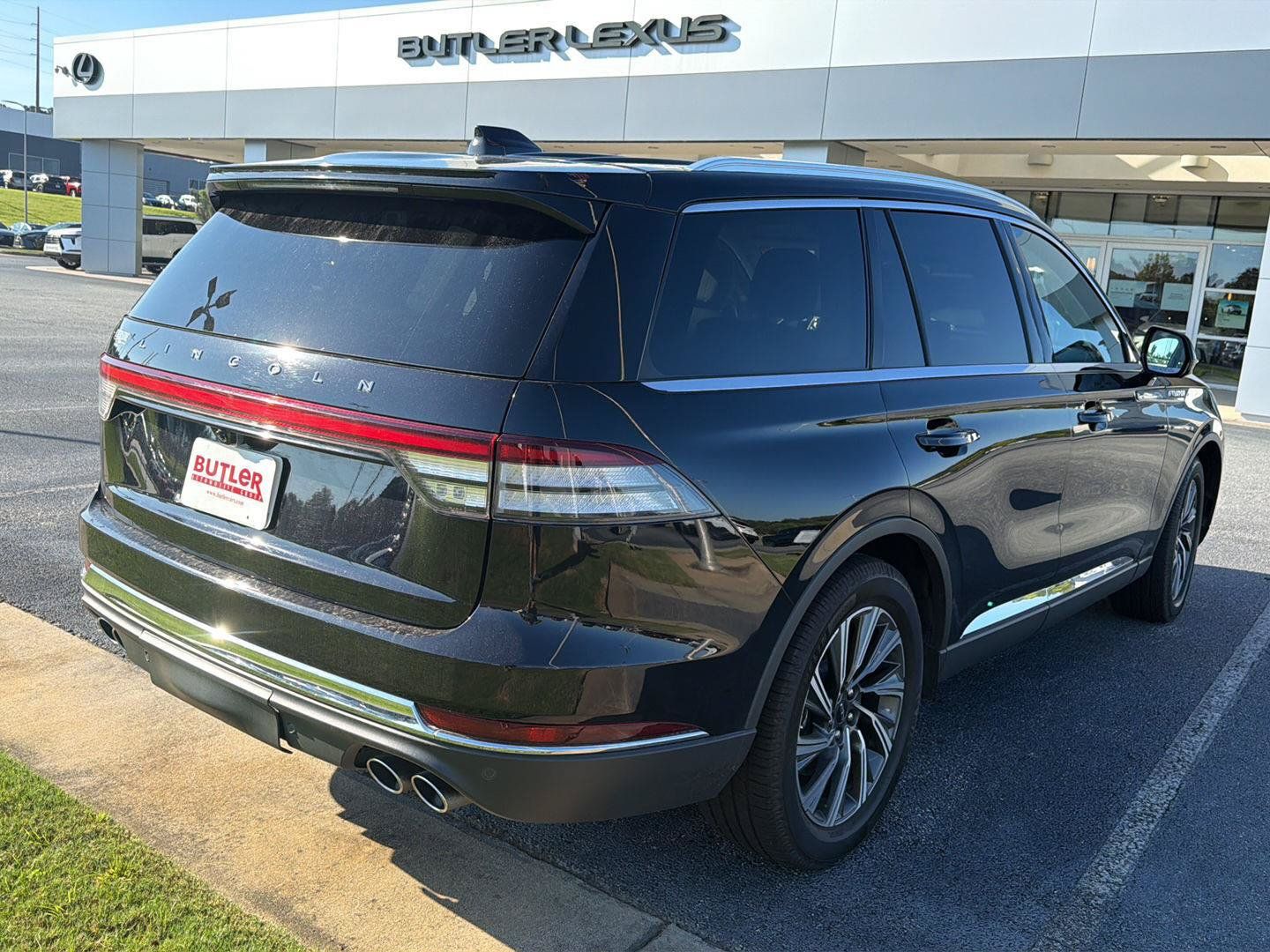 Used 2025 Lincoln Aviator 2WD image 10