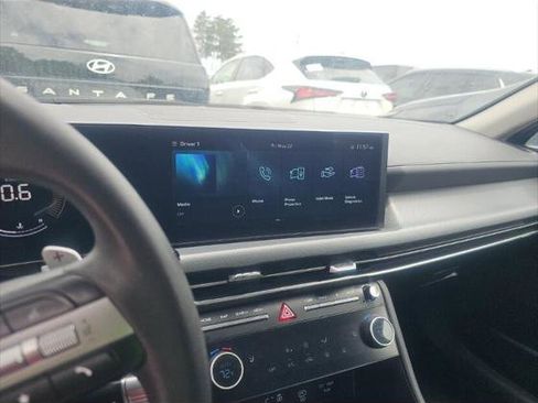 Used 2025 Hyundai Sonata SEL FWD image 17