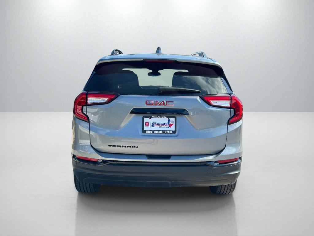 Used 2024 GMC Terrain SLE w/ Driver Convenience Package FWD image 6