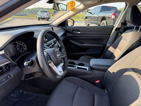 Used 2025 Nissan Altima 2.5 SV image 9