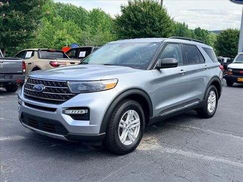 Used 2023 Ford Explorer XLT w/ Equipment Group 202A RWD image 8