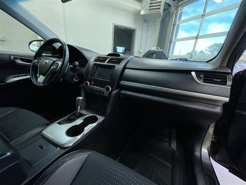 Used 2014 Toyota Camry SE FWD image 25