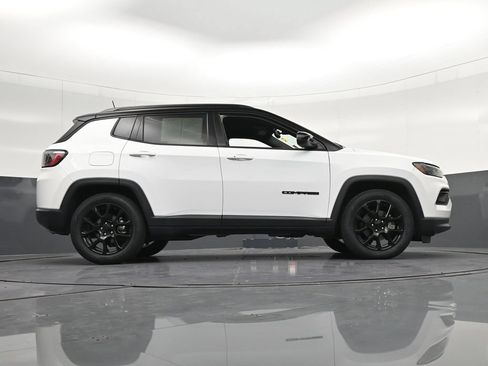 Used 2022 Jeep Compass Latitude FWD image 30
