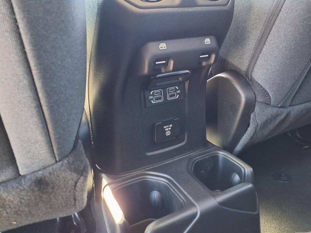 Used 2026 Jeep Wrangler Unlimited Sahara AWD/4WD image 22