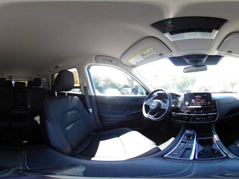 Used 2025 Nissan Pathfinder SV FWD image 43