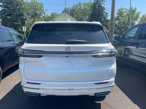 Used 2025 Buick Enclave Avenir w/ LPO, Floor Liner Package AWD/4WD image 4