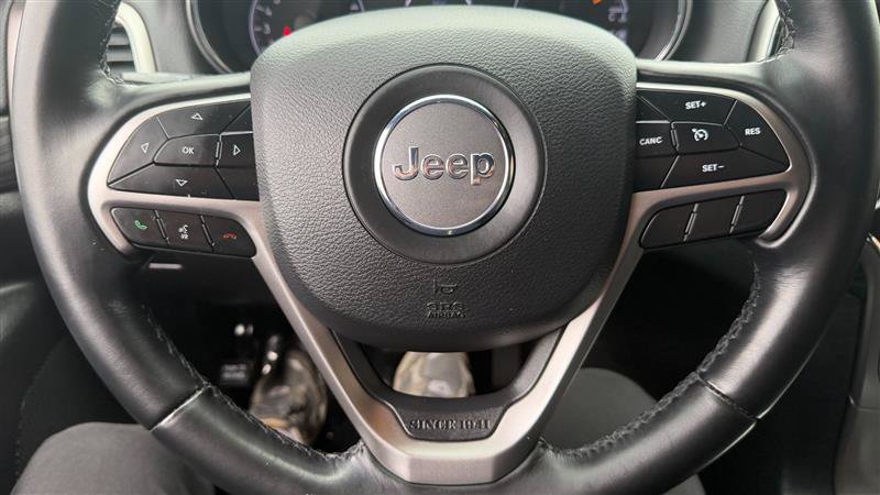 Used 2020 Jeep Grand Cherokee Laredo AWD/4WD image 32