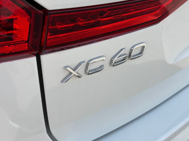 Used 2024 Volvo XC60 B5 Plus AWD/4WD image 12