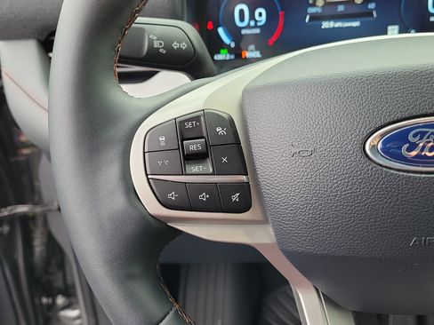 Used 2025 Ford Explorer Active image 25