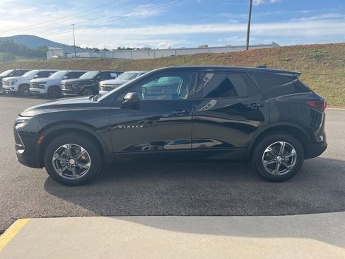 Used 2025 Chevrolet Blazer LT AWD/4WD image 2