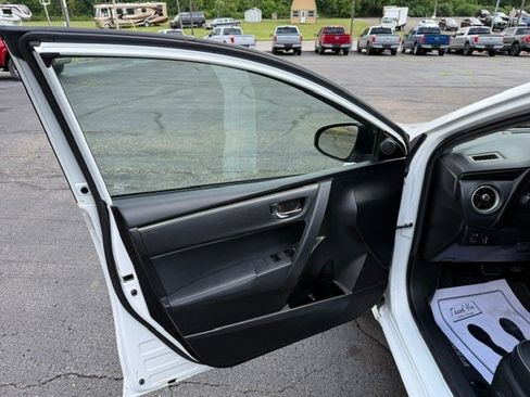 Used 2017 Toyota Corolla XLE w/ Carpet Mat Package (TMS) FWD image 9