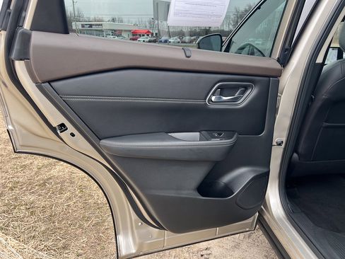 Used 2022 Nissan Rogue Platinum w/ Head-Up Display Package image 27