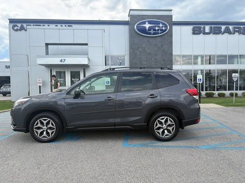 Used 2023 Subaru Forester Premium AWD/4WD image 2