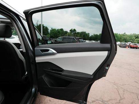 Used 2025 Volkswagen Taos SE w/ Panoramic Sunroof Package AWD/4WD image 13