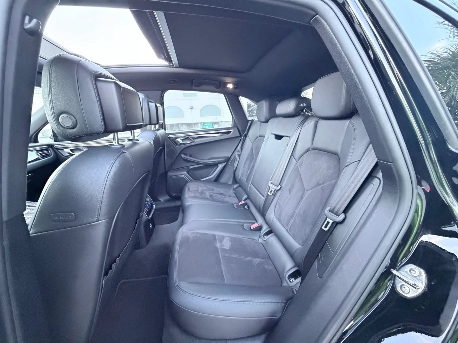 Used 2020 Porsche Macan AWD/4WD image 34