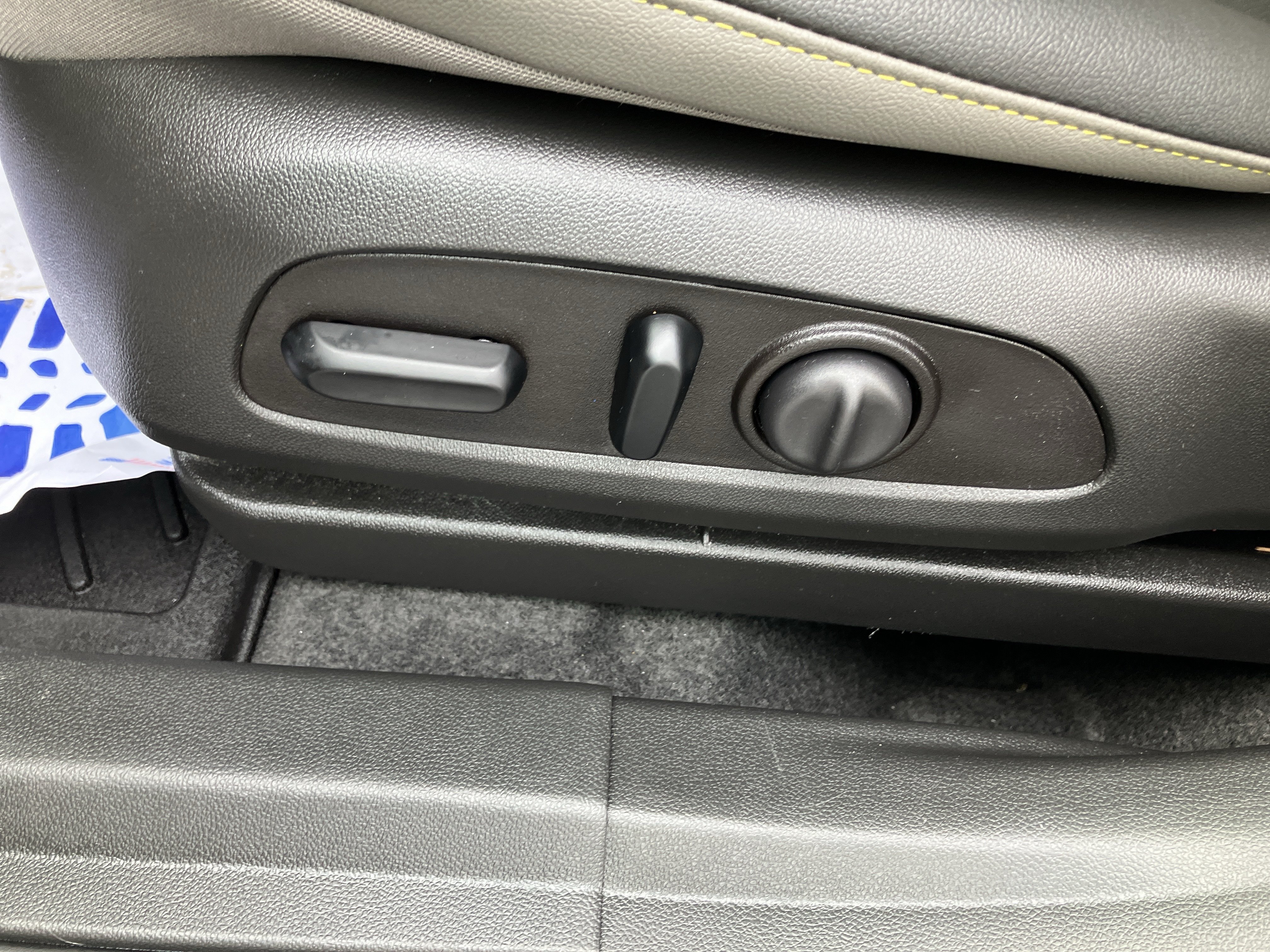 Used 2026 Chevrolet Trax ACTIV w/ Sunroof Package FWD image 35