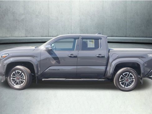 Used 2025 Toyota Tacoma TRD Sport w/ TRD Sport Upgrade Package AWD/4WD image 14