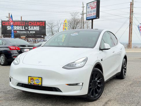 Used 2022 Tesla Model Y Long Range image 92