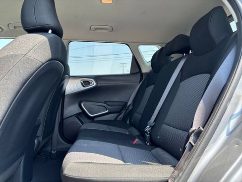 Used 2025 Kia Soul LX w/ LX Technology Package FWD image 23