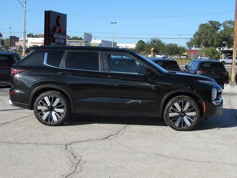 New 2025 Mitsubishi Outlander SE FWD image 2