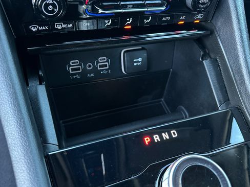 Used 2024 Jeep Grand Cherokee L Laredo image 29