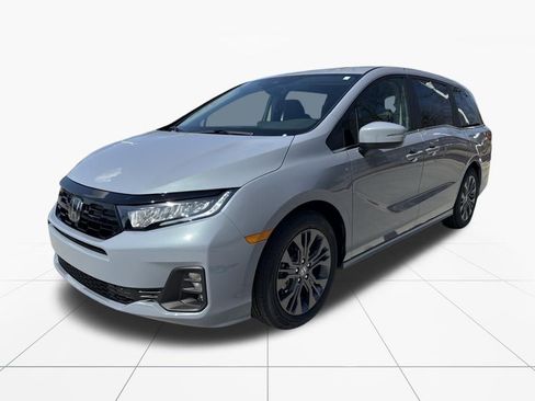 New 2026 Honda Odyssey Touring image 3