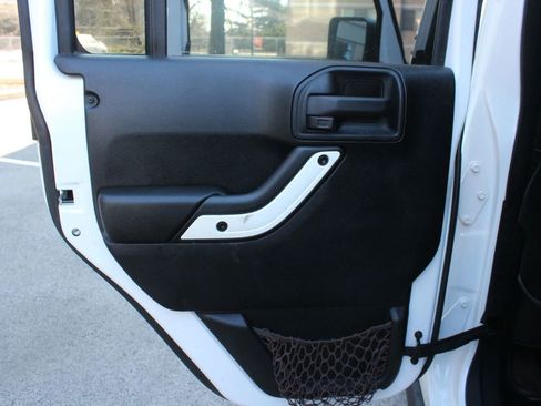 Used 2012 Jeep Wrangler Unlimited Sahara AWD/4WD image 18