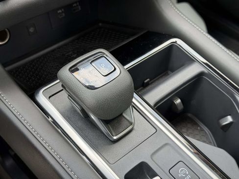 Certified 2024 Nissan Pathfinder SL AWD/4WD image 30