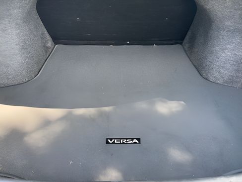 Used 2012 Nissan Versa SV FWD image 6
