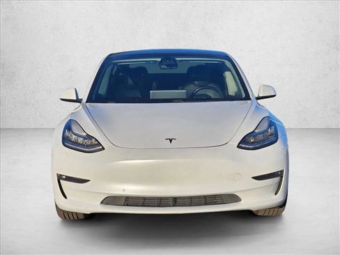 Used 2019 Tesla Model 3 Standard Range Plus image 3
