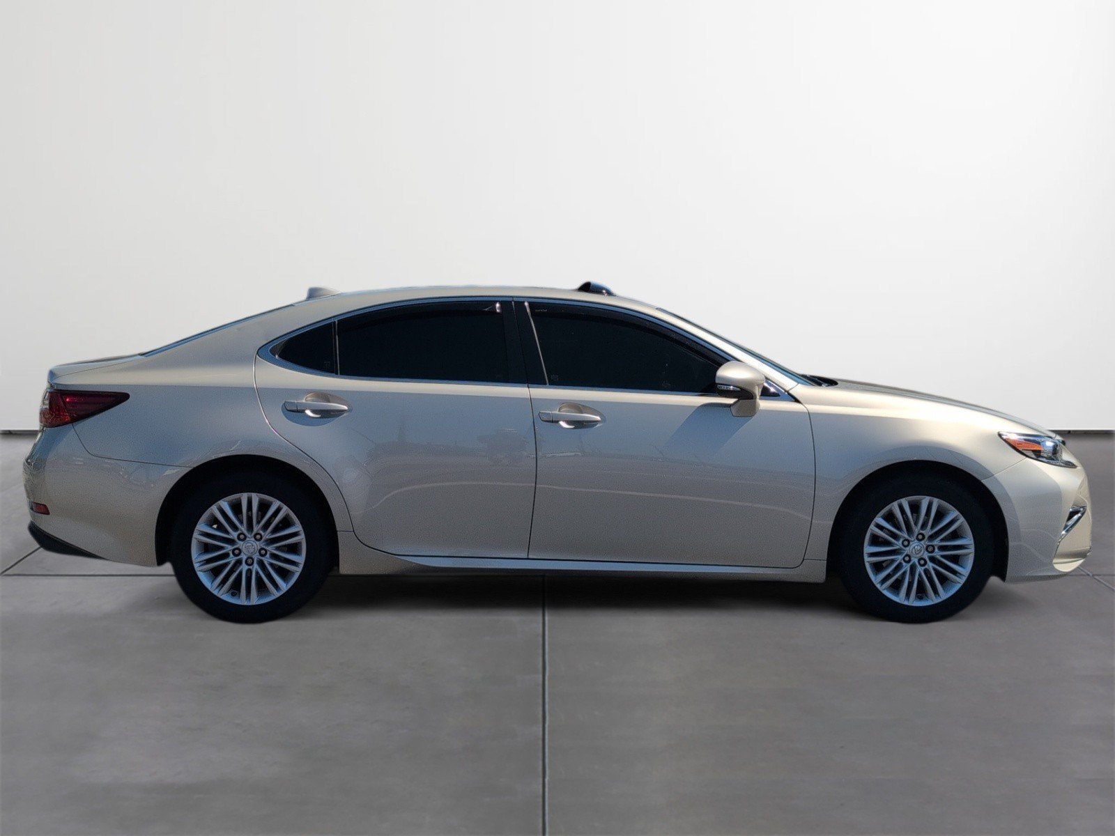 Used 2016 Lexus ES 350 w/ Premium Package w/Wood Trim FWD image 6