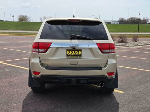Used 2011 Jeep Grand Cherokee Laredo AWD/4WD image 4