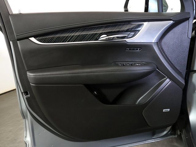 Used 2023 Cadillac XT6 Premium Luxury w/ LPO, Floor Liner Package AWD/4WD image 26