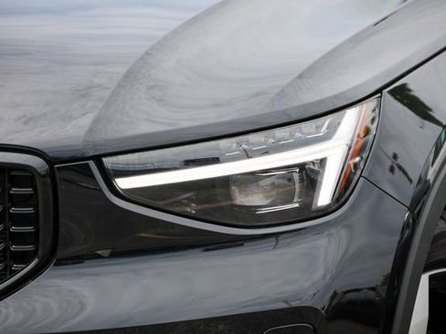 Certified 2024 Volvo XC40 B5 Ultimate w/ Protection Package Premier AWD/4WD image 23