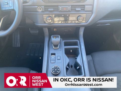 Used 2024 Nissan Pathfinder S image 27